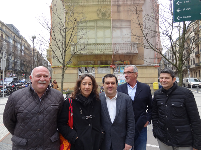 Ernesto Gasco y candidatos socialistas ante el Bellas Artes