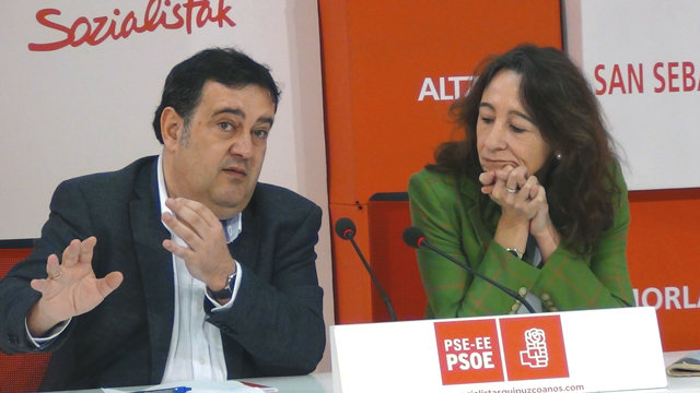 Ernesto Gasco y Marisol Garmendia en la rueda de prensa